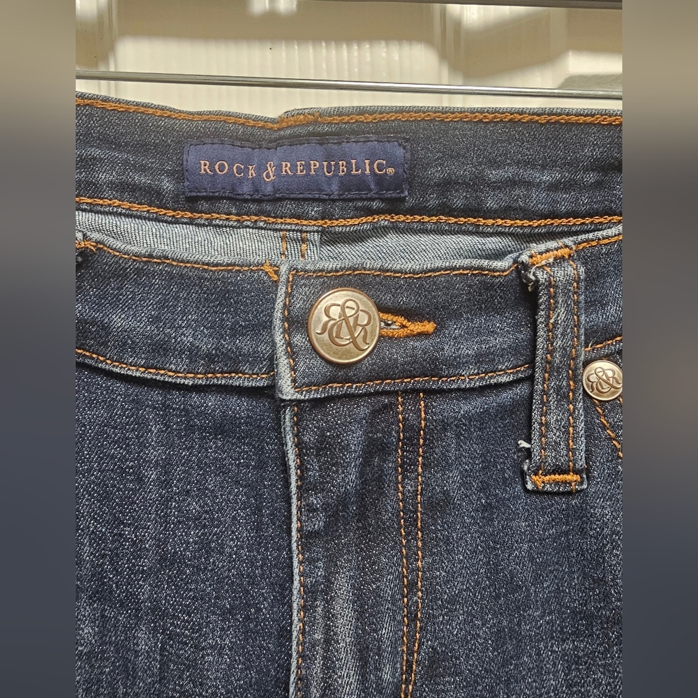 Women's ROCK & REPUBLIC “Cassandra” Bootcut Jeans Size 10 Blue Denim - Picture 2 of 11